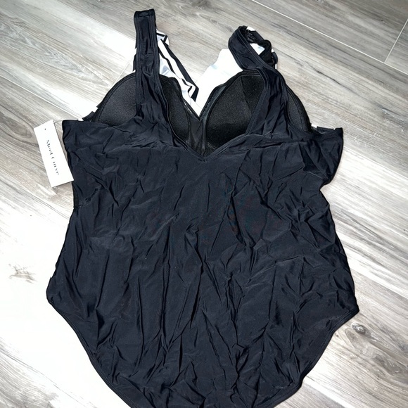 🌟 Stripe black & white one piece - Picture 4 of 5